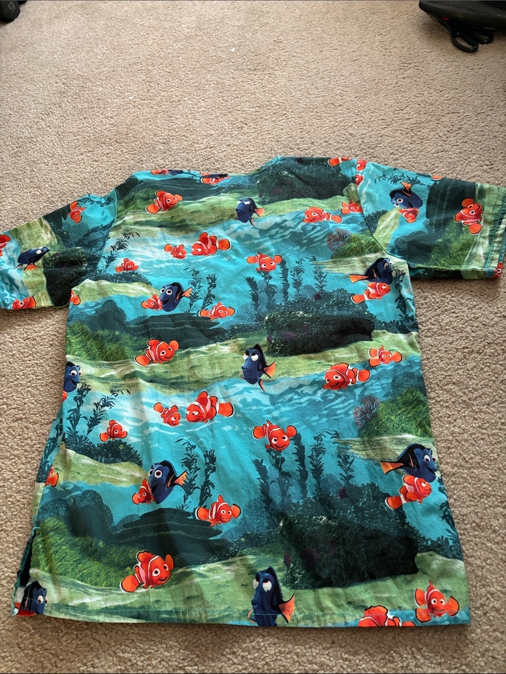 Disney Pixar Finding Nemo Print Scrub Top size XS - Picture 5 of 5